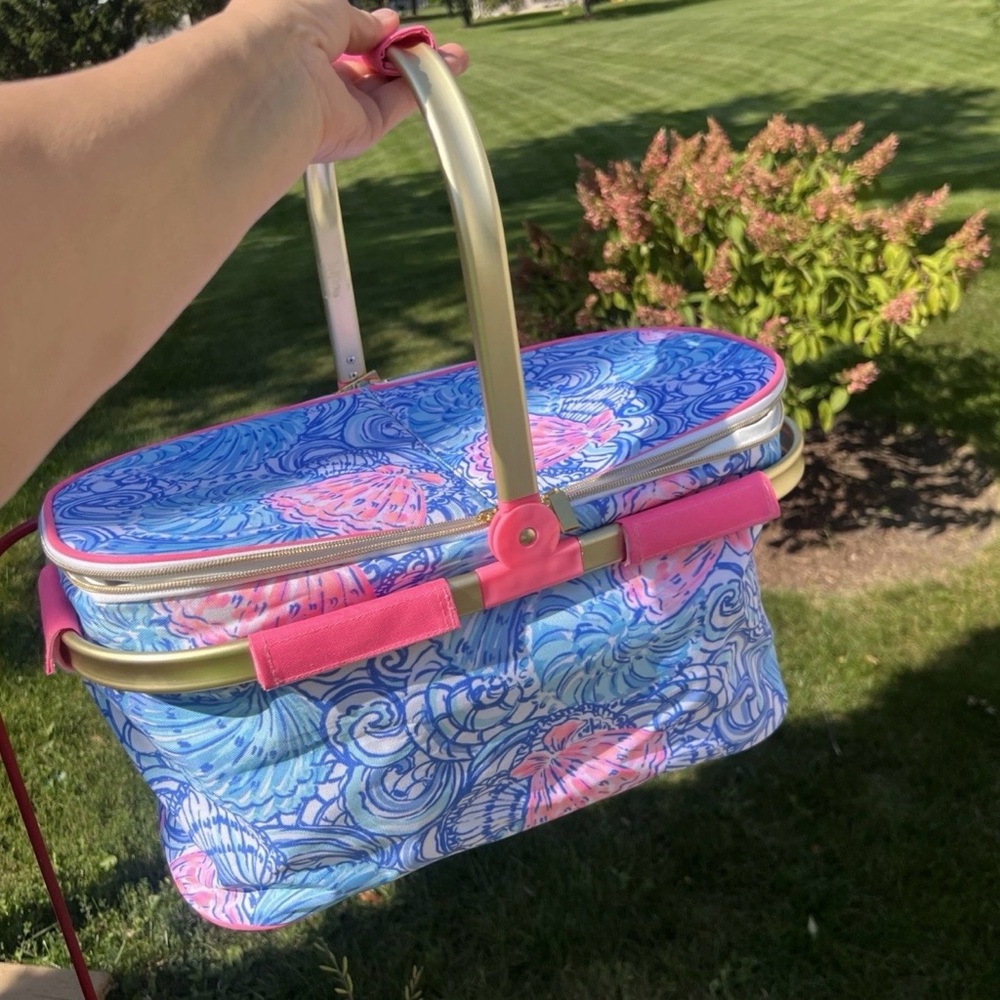 lilly pulitzer picnic/cooler Collapsable NWOT, Never Used, zip close 17x10x9” - Picture 6 of 8
